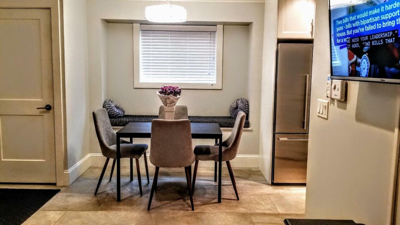 バンクーバー New Urban Modern Main Street Houseヴィラ エクステリア 写真